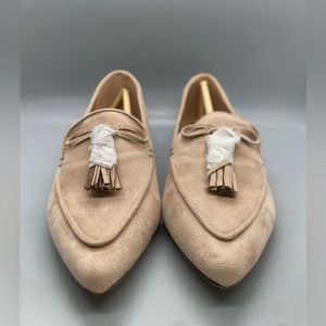 BRAND NEW!!! Nude Flats. Comfortable and beautiful.